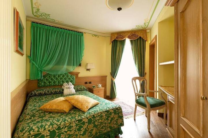 Room 6 of 46