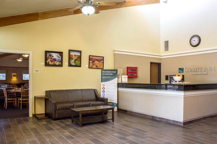 Guest Lobby