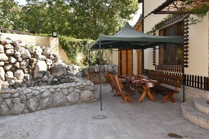 Hotel Exterior 5 of 19