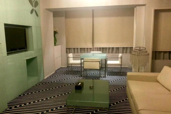 Room 10 of 19