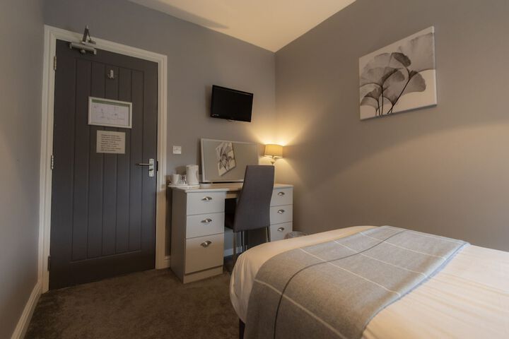 Room 9 of 38