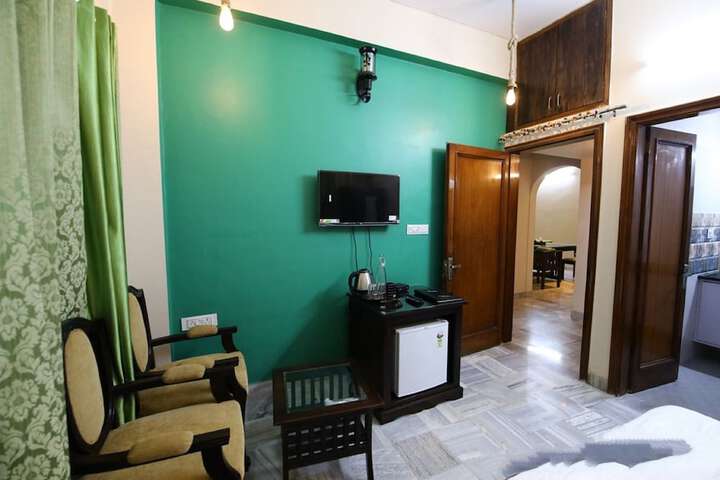 Room 16 of 22