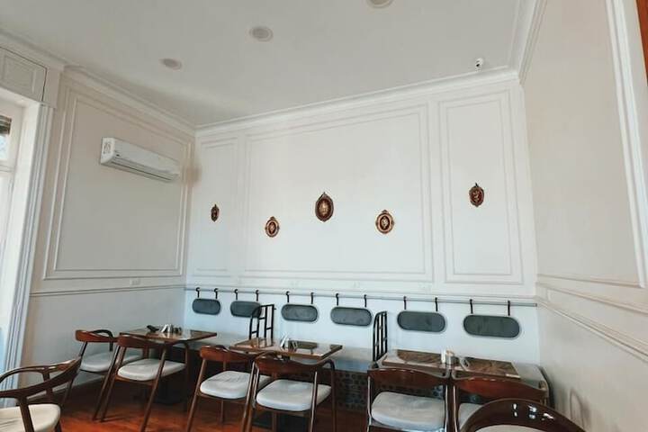 Dining 68 of 82