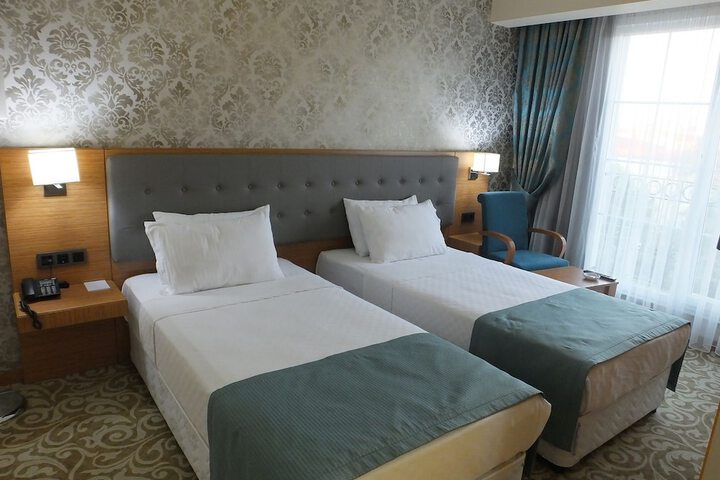 Room 3 of 62