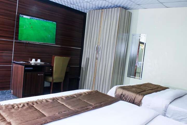 Room 18 of 27