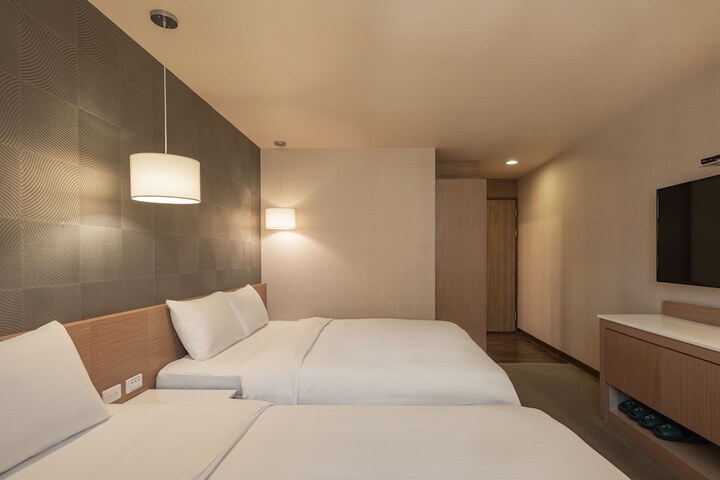 Room 10 of 43