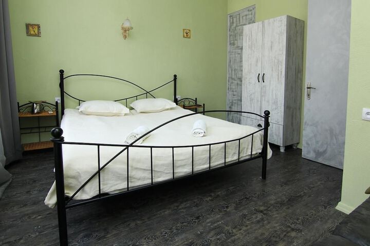 Room 10 of 96