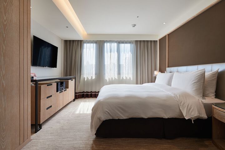 Room 33 of 86