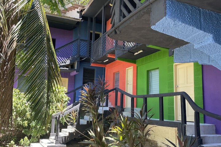 AIRPORT INN in Roatan