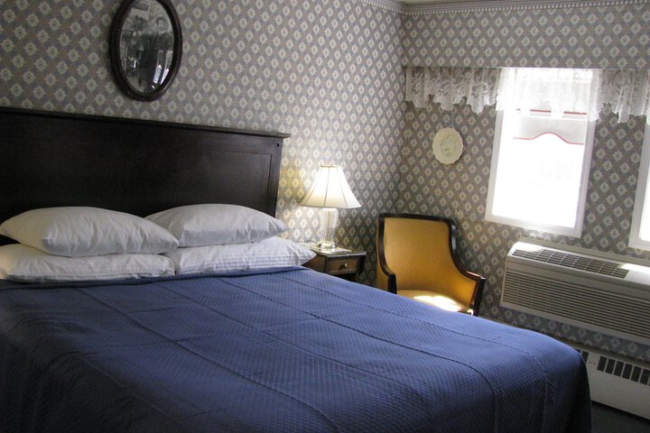 Room 7 of 33