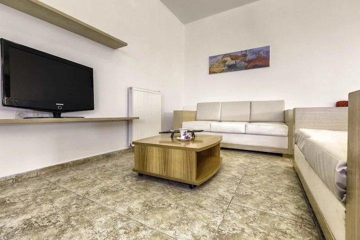 Room 5 of 11