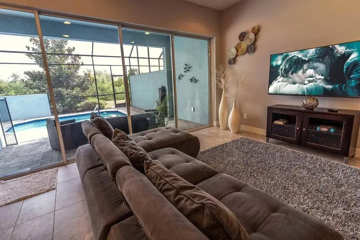 Room 4 of 13