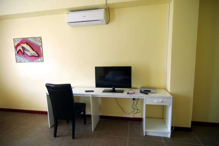 Room 10 of 29