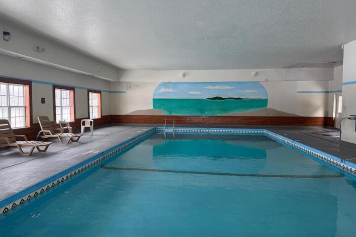 Hotel Pool