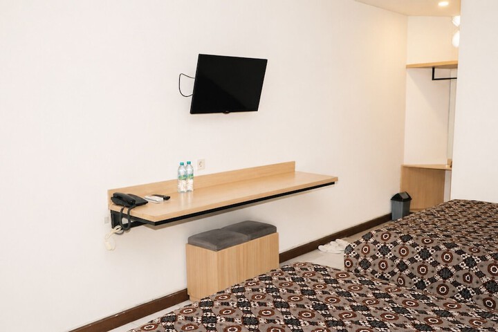 Room 4 of 40