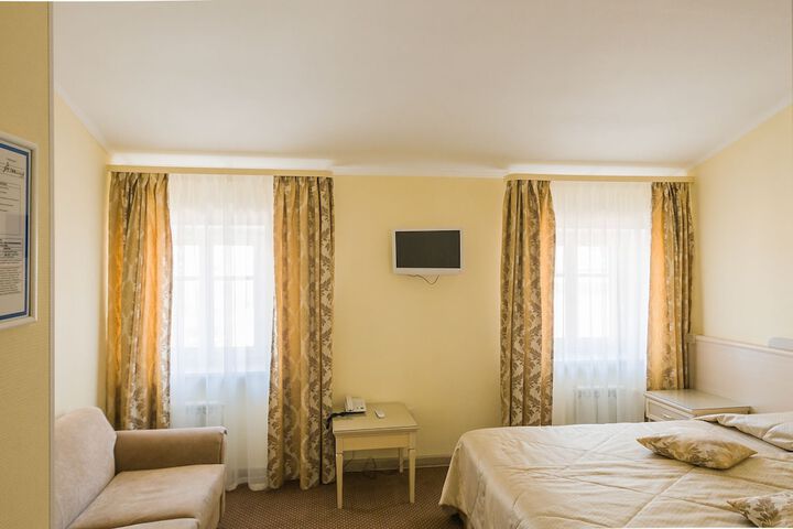 Room 9 of 42