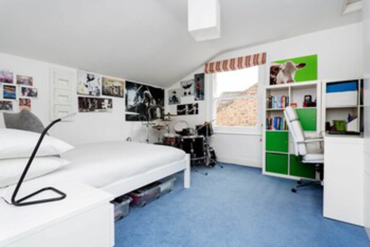 Room 27 of 31