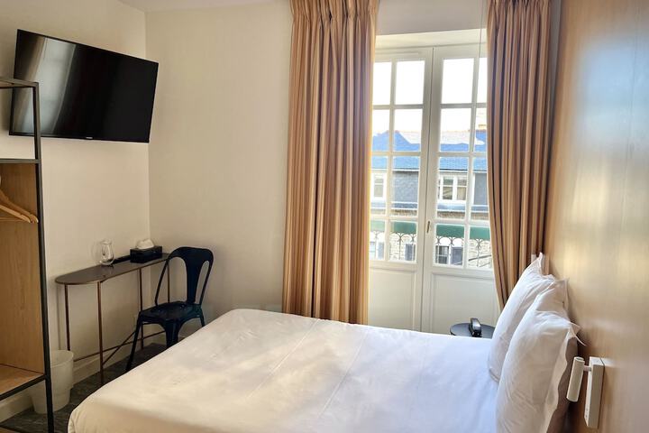 Room 2 of 29