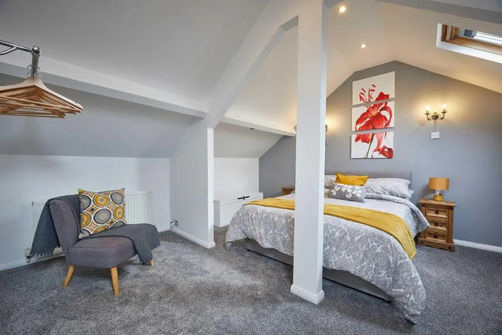 Room 2 of 16