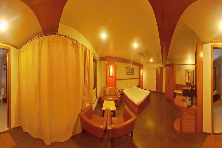 Room 24 of 38