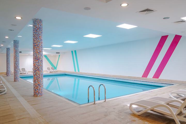 Pool 60 of 196