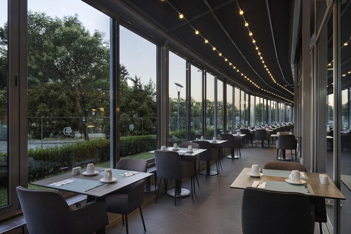 Dining 137 of 191