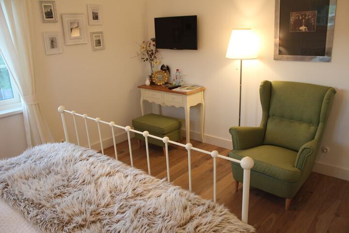 Room 3 of 44