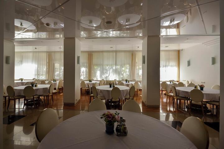 Ballroom/Hall 56 of 64