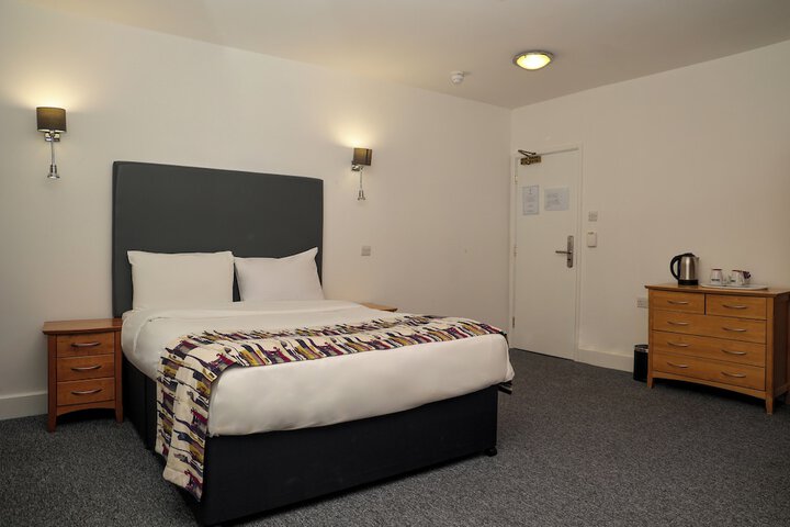 Room 13 of 20