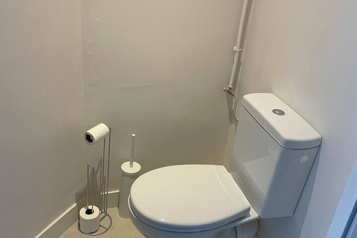 Room 5 of 17