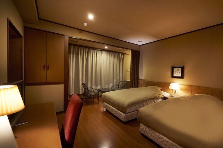 Room 9 of 97
