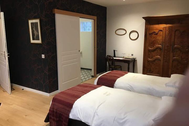 Room 2 of 23