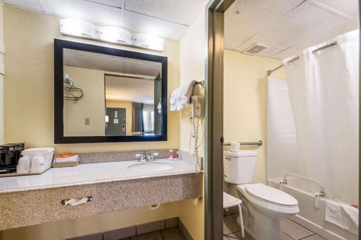 Standard Room, King or Two Doubles (5 of 15)