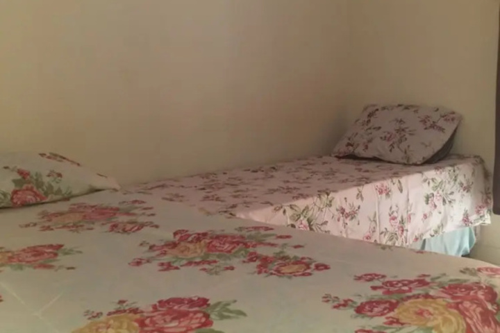 Room 2 of 10