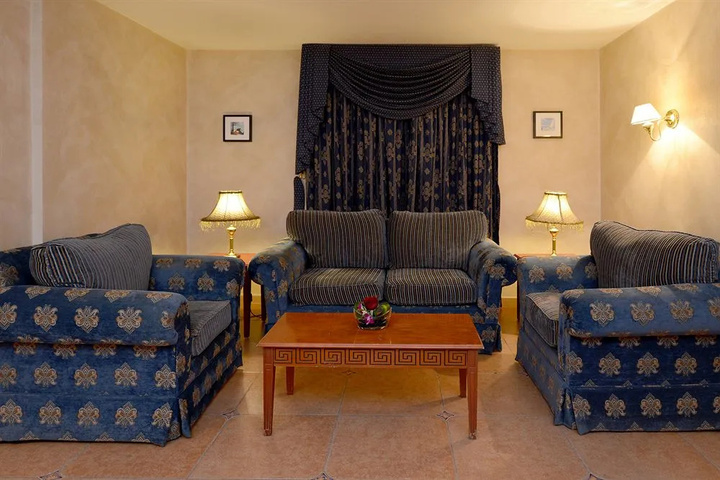 Room 2 of 18