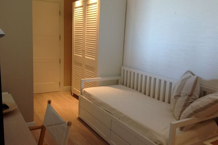 Room 6 of 39