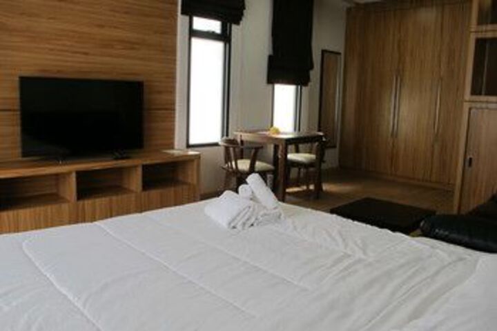Room 12 of 32