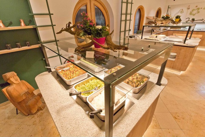 Dining 55 of 101