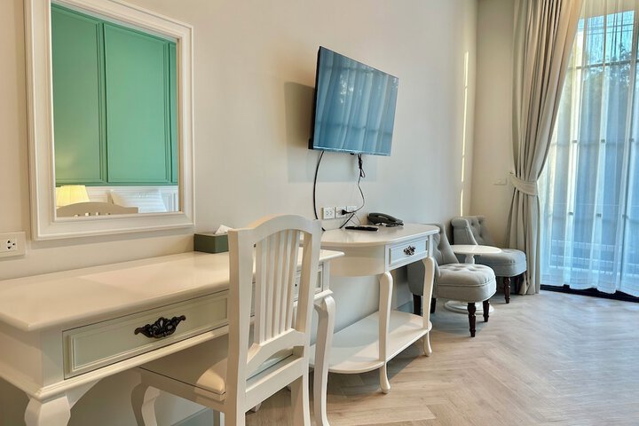 Room 4 of 18