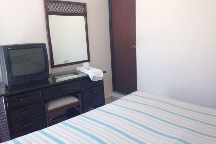 Room 9 of 30