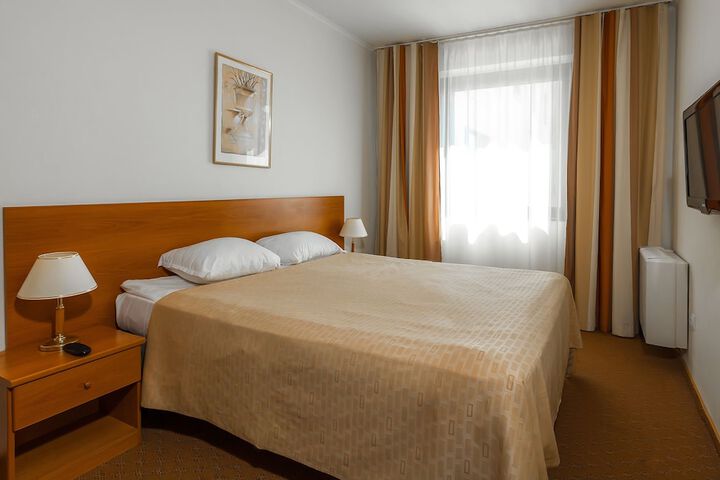 Room 3 of 65