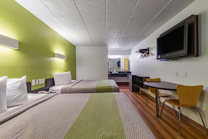 2 Queen Beds (1 of 4)