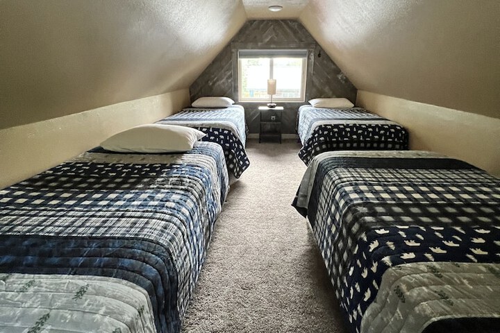 Room 5 of 32