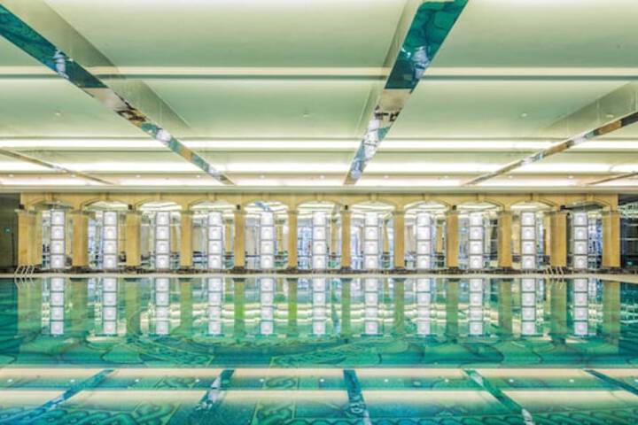 Hotel Pool