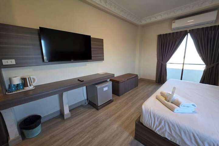 Room 35 of 79