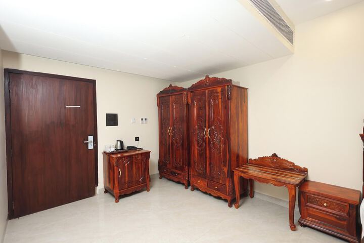Room 44 of 136