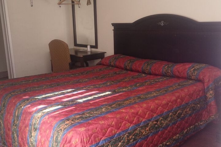 Room 2 of 17