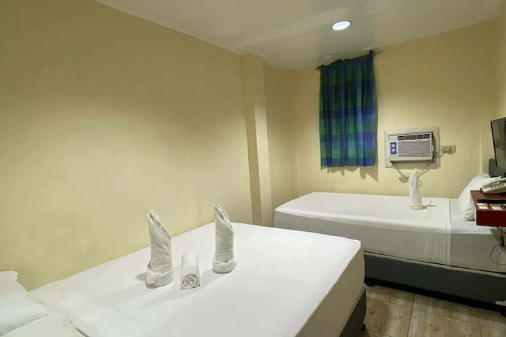 Room 7 of 16