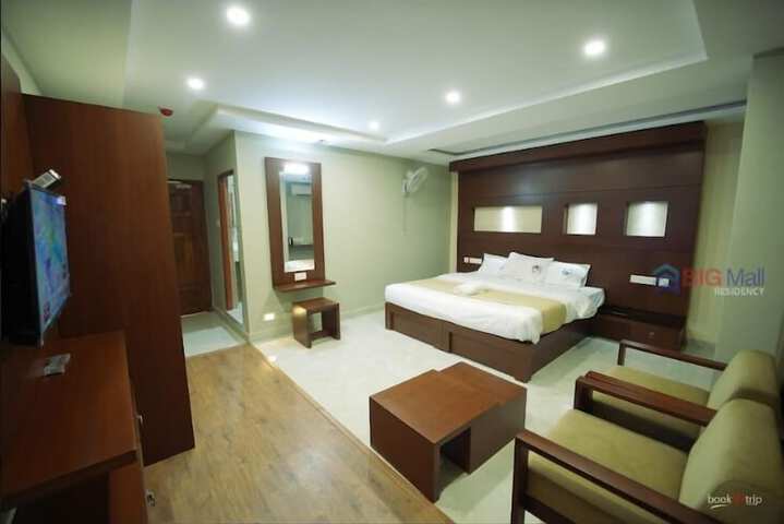 Room 4 of 9