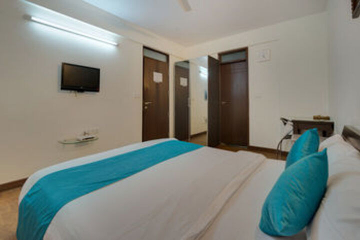 Room 7 of 11